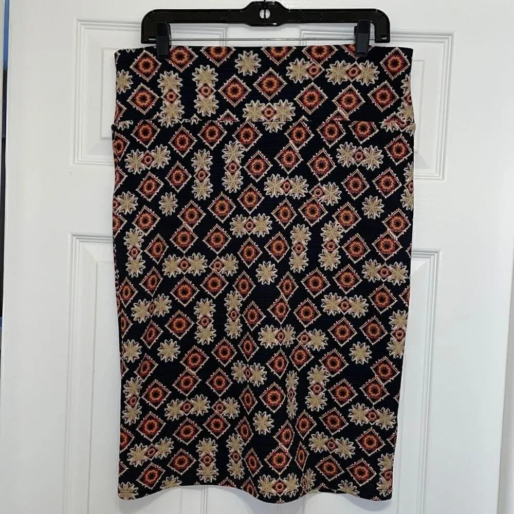 ✨LuLaRoe Cassie printed pencil skirt